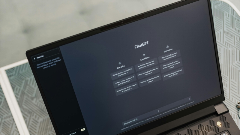 A person holds a phone screen showing ChatGPT used for blog website SEO writing